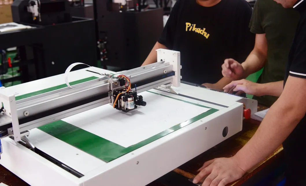 Doubel Heads Flatbed Plotter Cardboard After Printer CCD Camera Auto-Positioning Film CAD Precise Graphic Hands-Free Optical Sensor High-Performance Die Cutter