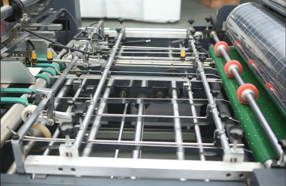 Double Line Toy Box Paper Box Window Patching Machine