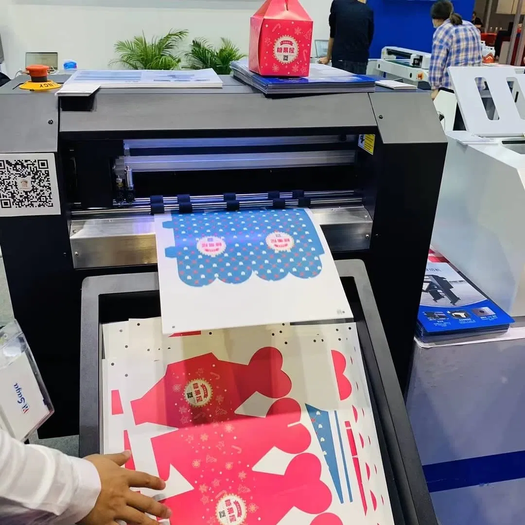 Hot Semi CCD Camera Adsorbed Automatic Vacuum Sheet to Sheet Vinyl Die Cutter (SG-ASC 1907 )