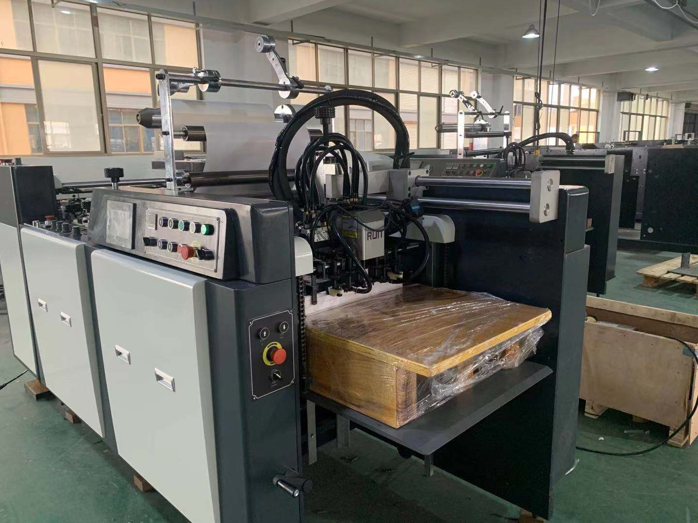 Industrial Automatic Paper Feeder Hot Cold Laminator Yfma-540