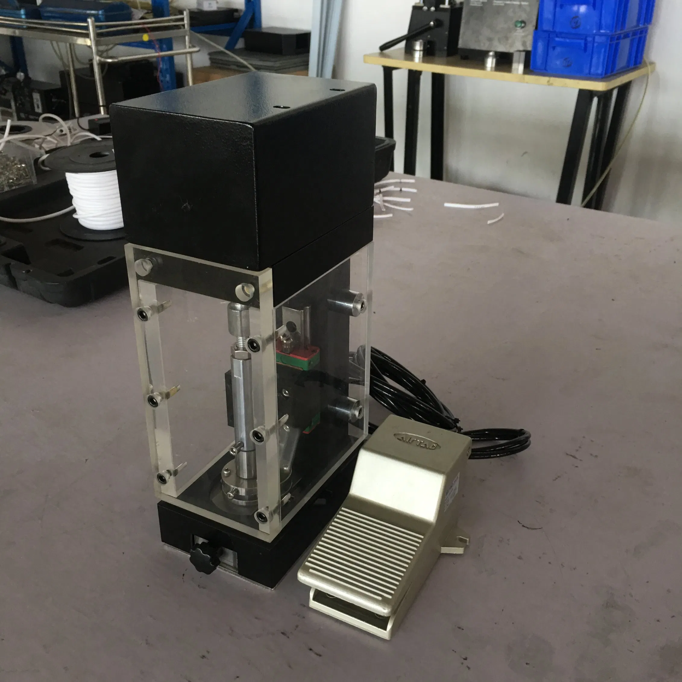 Lithium Ion Battery Coin Cell Disc Cutter Pneumatic Punching Machine