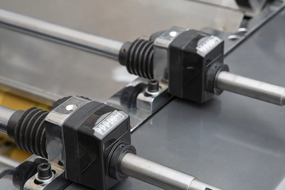 Manual Corrugated Cardboard Box Flute Laminating Machine