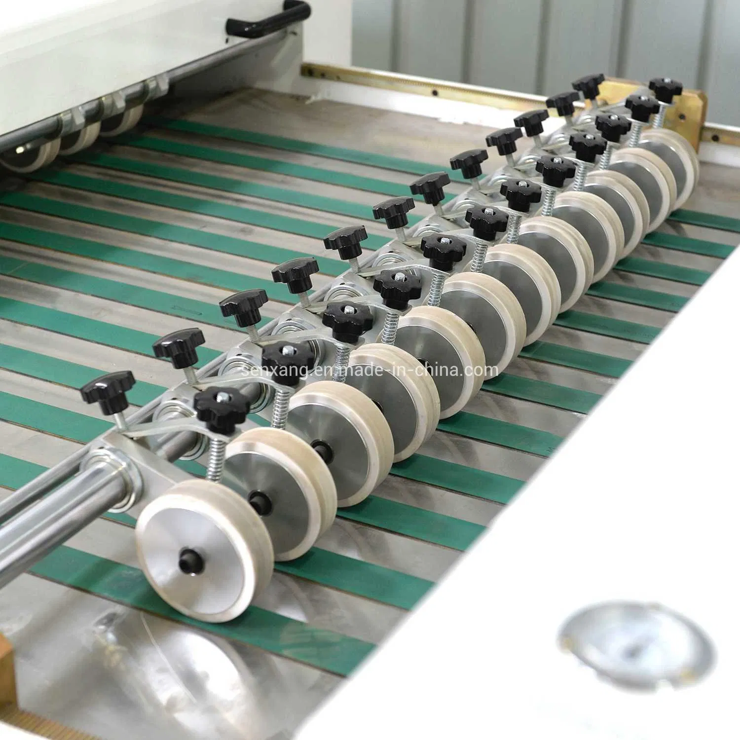 Manufacturer A4 Paper Cutting Machine (Cutting and Packing online)
