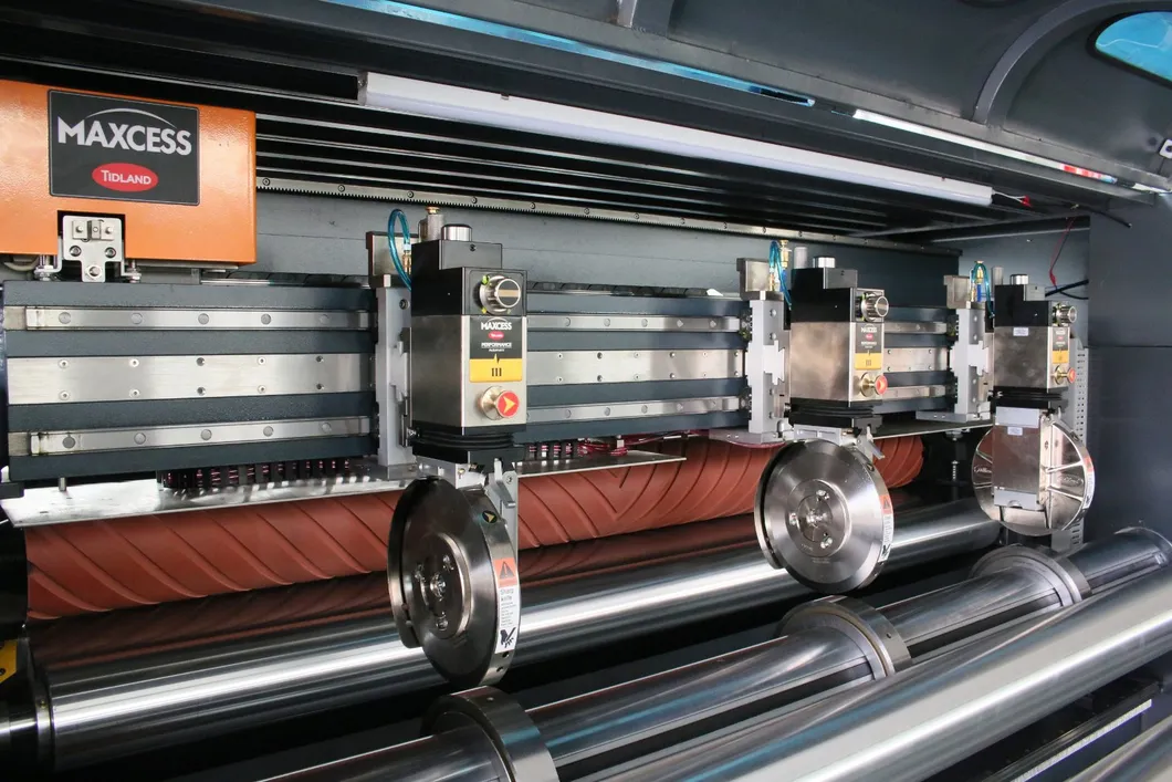 Paper and Boad Rolls Cutting Machine