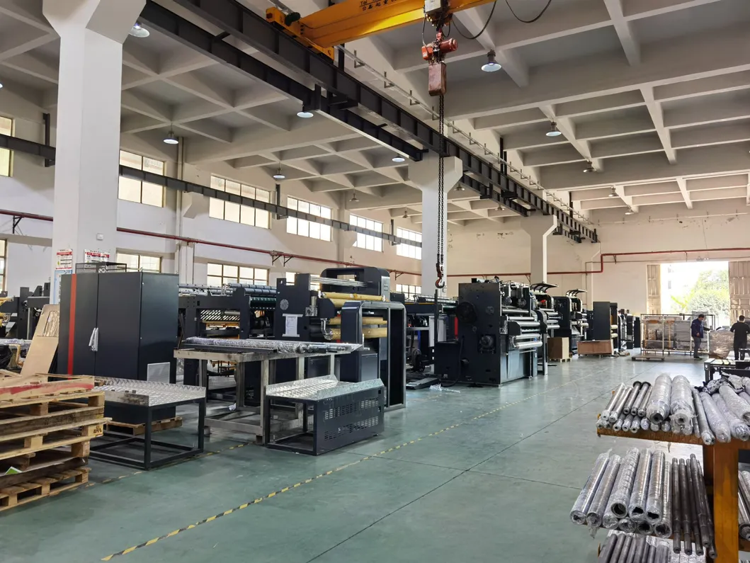 Paper and Boad Rolls Cutting Machine