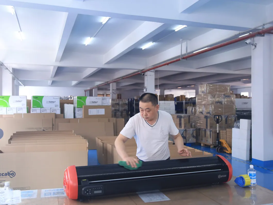 Precise and Fast High Optical Sensor CAD Kiss Cut Roll Cut Cutting Plotter Auto Stickers/Vinyl/ Self-Adhesive Durable Digital Film Cutter with Arms (SG-B720IIP)