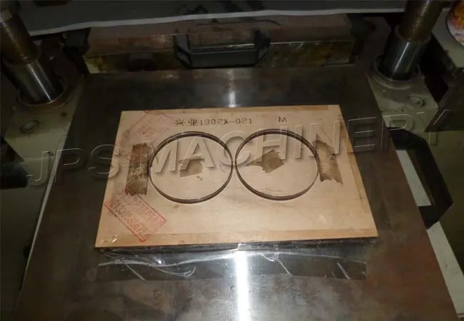 Roll to Sheet Die Cutter Punching for Electric Conductive Tape